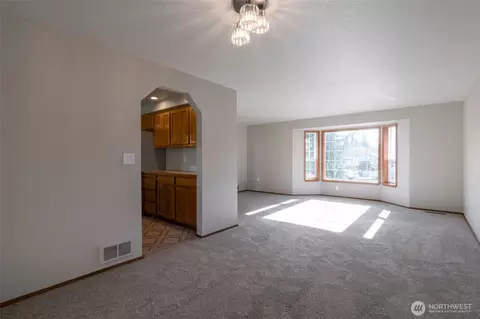 Living - 817 89th St SE, Everett, WA 98208 photo 3 of 7
