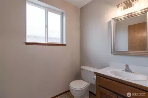 Bath - 817 89th St SE, Everett, WA 98208 photo 3 of 3
