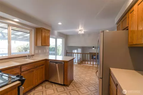 Kitchen - 817 89th St SE, Everett, WA 98208 photo 3 of 3