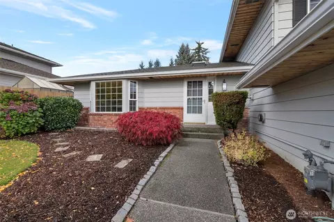 Exterior - 817 89th St SE, Everett, WA 98208 photo 1 of 11
