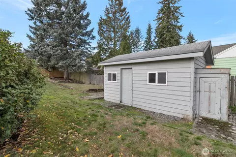 Exterior - 817 89th St SE, Everett, WA 98208 photo 6 of 11