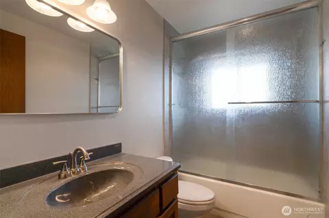 Bath - 817 89th St SE, Everett, WA 98208 photo 2 of 3