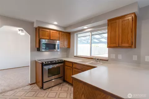 Kitchen - 817 89th St SE, Everett, WA 98208 photo 2 of 3