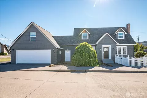 1 D St SW, Castle Rock, WA 98611