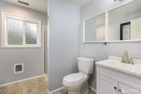 Bath - 12827 47th Ave SE, Everett, WA 98208 photo 3 of 3