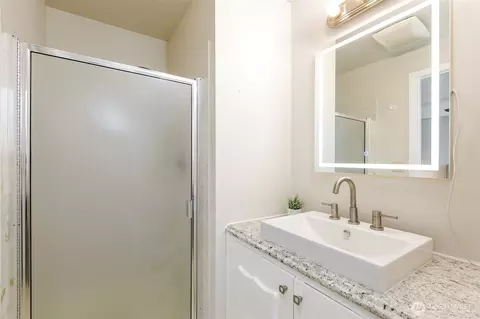 Bath - 12827 47th Ave SE, Everett, WA 98208 photo 1 of 3