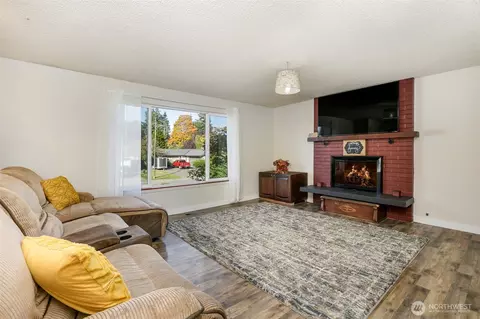 Living - 12827 47th Ave SE, Everett, WA 98208 photo 1 of 1