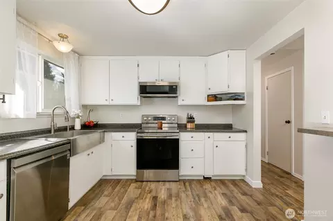 Kitchen - 12827 47th Ave SE, Everett, WA 98208 photo 2 of 2