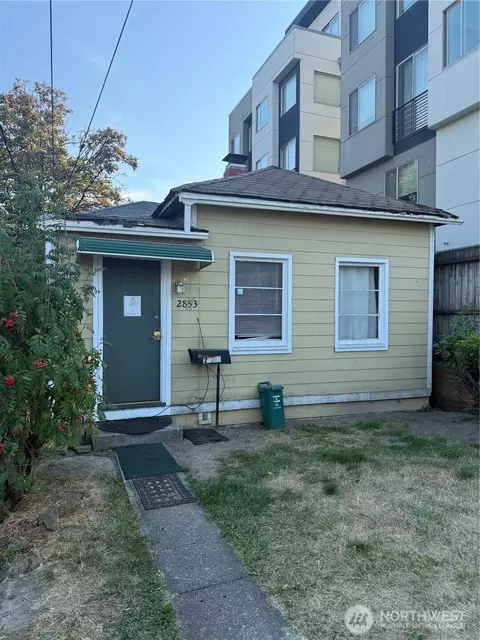 2853 SW Yancy St, Seattle, WA 98126