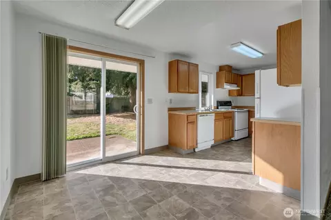 Kitchen - 17216 13th Ave E, Spanaway, WA 98387 photo 1 of 4