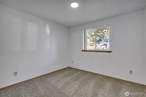 Bedroom - 17216 13th Ave E, Spanaway, WA 98387 photo 3 of 4