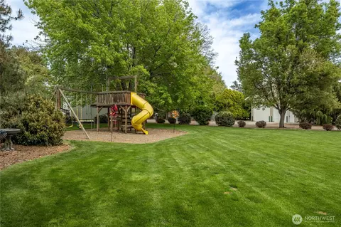 Exterior - 8620 W Richardson Rd, Pasco, WA 99301 photo 12 of 12