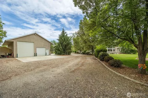 Exterior - 8620 W Richardson Rd, Pasco, WA 99301 photo 3 of 12