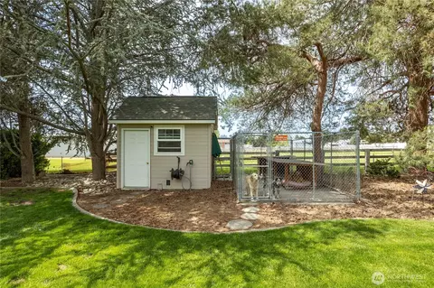 Exterior - 8620 W Richardson Rd, Pasco, WA 99301 photo 10 of 12