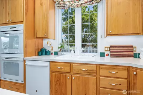 Kitchen - 8620 W Richardson Rd, Pasco, WA 99301 photo 2 of 5