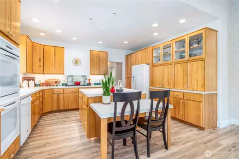Kitchen - 8620 W Richardson Rd, Pasco, WA 99301 photo 4 of 5