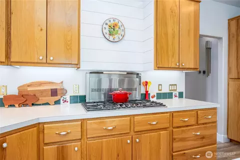 Kitchen - 8620 W Richardson Rd, Pasco, WA 99301 photo 3 of 5