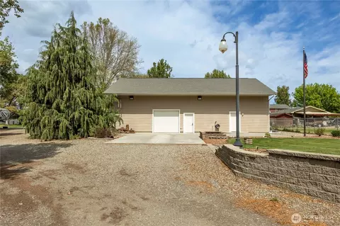 Exterior - 8620 W Richardson Rd, Pasco, WA 99301 photo 9 of 12