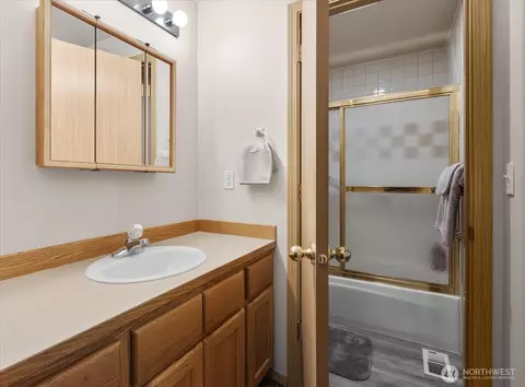 Bath - 11024 17th Pl W, Everett, WA 98204 photo 1 of 2