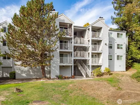975 Aberdeen Ave NE #B304, Renton, WA 98056