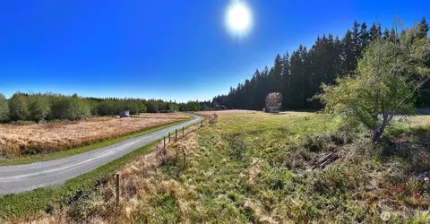 7110 Olin Pl, Clinton, WA 98236