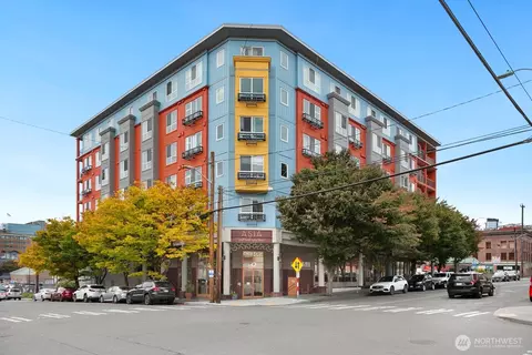 668 S Lane St #711, Seattle, WA 98104