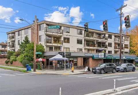 7850 E Green Lake Dr N #204, Seattle, WA 98103