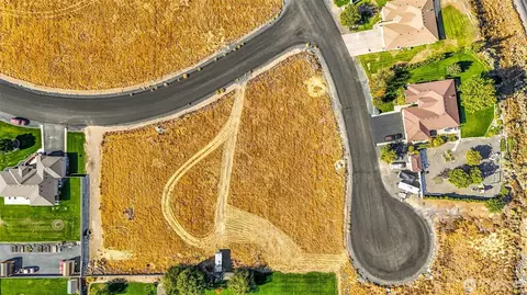 7919 NE Blue Jay Dr, Moses Lake, WA 98837