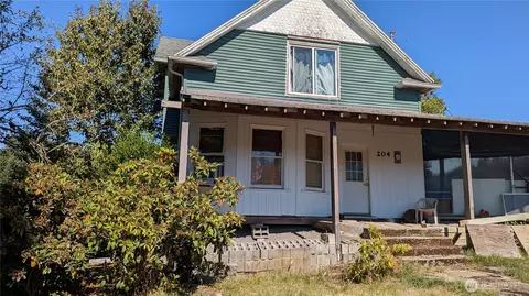 204 Van Horn Rd, Castle Rock, WA 98611