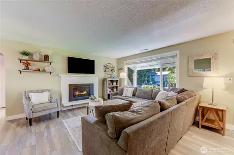 Living - 525 218th St SW, Bothell, WA 98021 photo 1 of 2