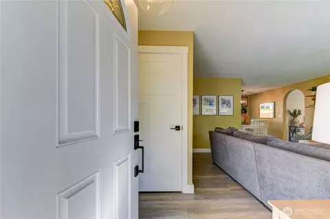 Entry Way - 525 218th St SW, Bothell, WA 98021 photo 1 of 1