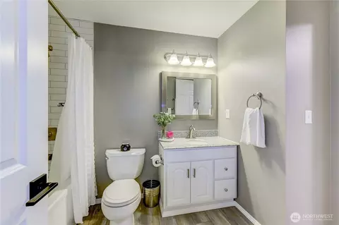 Bath - 525 218th St SW, Bothell, WA 98021 photo 2 of 2