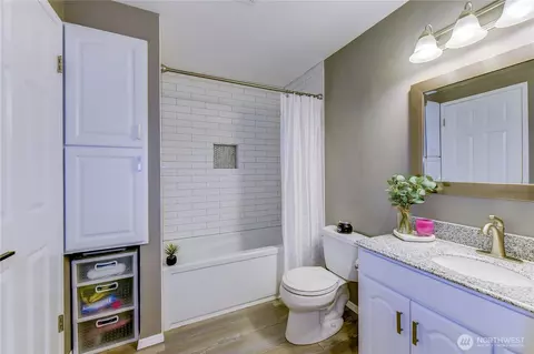 Bath - 525 218th St SW, Bothell, WA 98021 photo 1 of 2