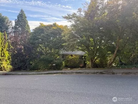 906 109th Ave SE, Bellevue, WA 98004