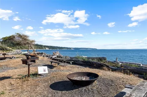 1454 Admirals Dr, Coupeville, WA 98239
