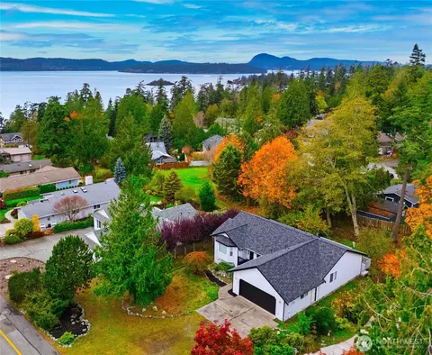 752 Tillamuk Dr, La Conner, WA 98257
