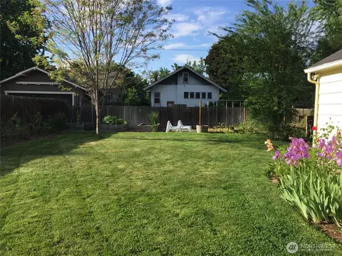 Exterior - 319 E Chestnut St, Walla Walla, WA 99362 photo 5 of 8
