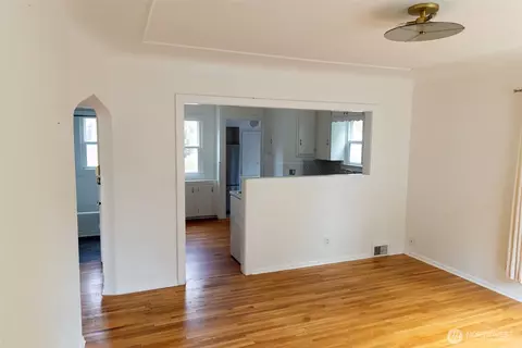 Living - 319 E Chestnut St, Walla Walla, WA 99362 photo 5 of 7