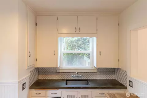 Kitchen - 319 E Chestnut St, Walla Walla, WA 99362 photo 4 of 4