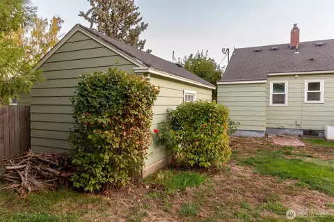 Exterior - 319 E Chestnut St, Walla Walla, WA 99362 photo 6 of 8