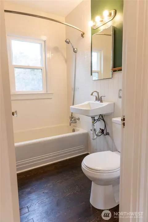 Bath - 319 E Chestnut St, Walla Walla, WA 99362 photo 1 of 2