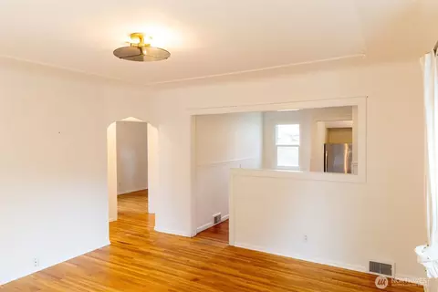 Living - 319 E Chestnut St, Walla Walla, WA 99362 photo 7 of 7