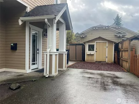 Exterior - 1854 Hillcrest Ave, Enumclaw, WA 98022 photo 2 of 3