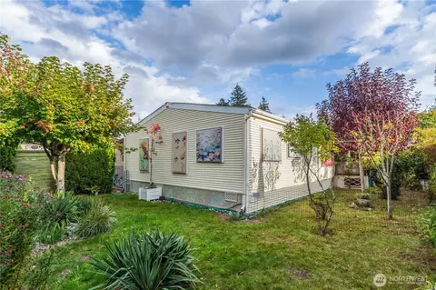 404 NE Saturn Ln, Bremerton, WA 98311