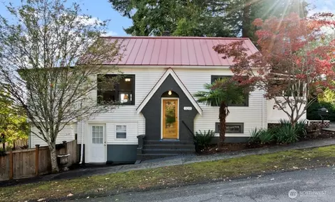 3211 Porter St, Bremerton, WA 98312