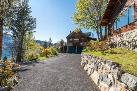 16495 S Lakeshore Rd, Chelan, WA 98816