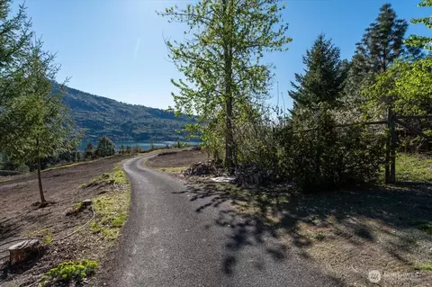 16495 S Lakeshore Rd, Chelan, WA 98816
