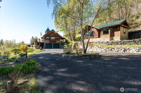 16495 S Lakeshore Rd, Chelan, WA 98816