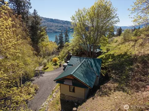 16495 S Lakeshore Rd, Chelan, WA 98816