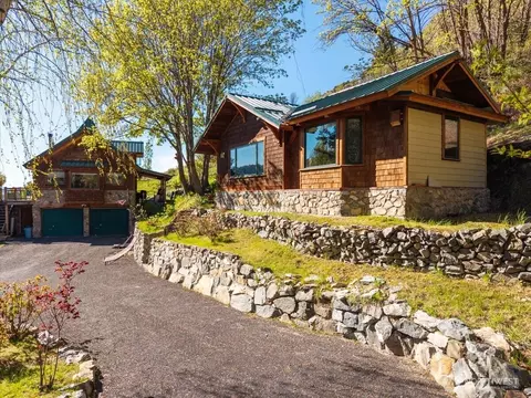 16495 S Lakeshore Rd, Chelan, WA 98816